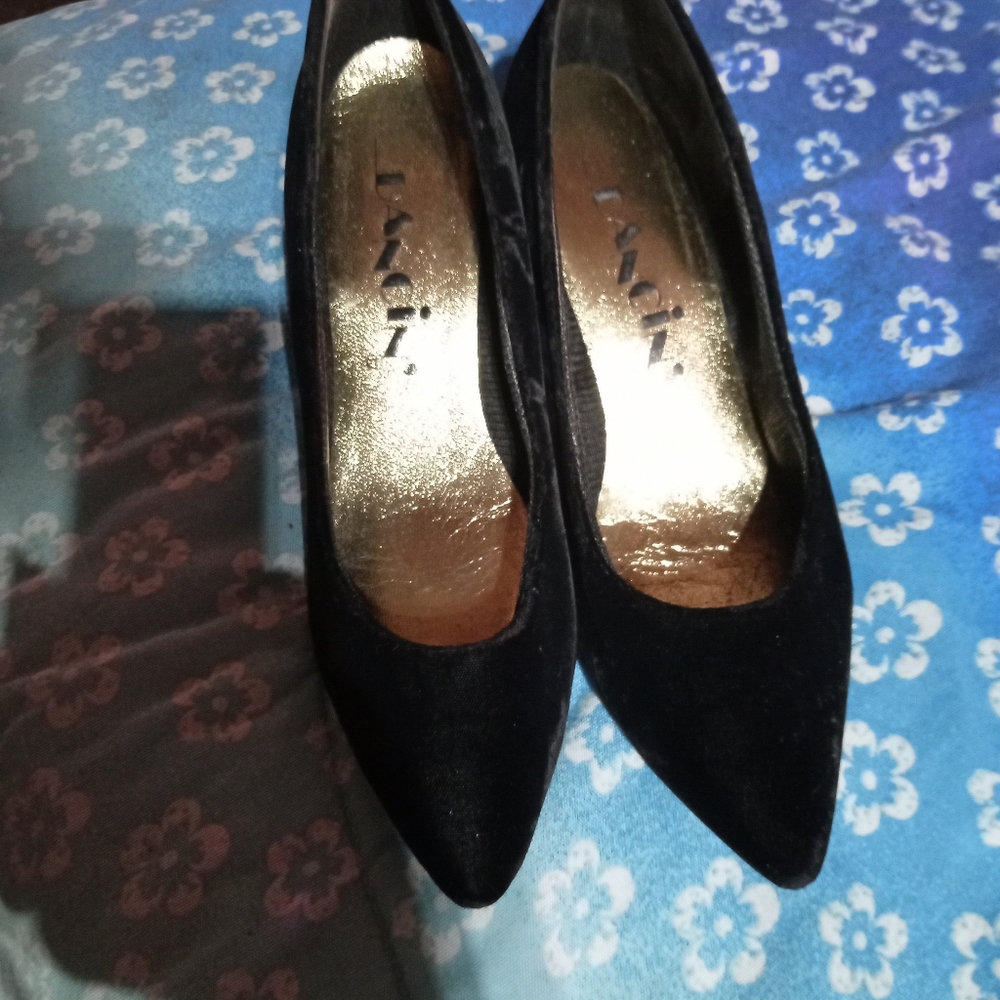 Black cushion high heels pointy toes (very comfortable)